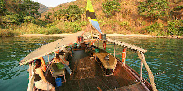 Mbali Mbali Mahale accommodatie transfer bootsafari, Mahale Nationaal Park in Tanzania Mbali Mbali Mahale accommodatie transfer bootsafari, Mahale Nationaal Park in Tanzania