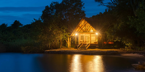 Mbali Mbali Mahale kleinschalig tentenkamp in een baai aan het Tanganyika meer in Mahale nationaal park Mbali Mbali Mahale kleinschalig tentenkamp in een baai aan het Tanganyika meer in Mahale nationaal park
