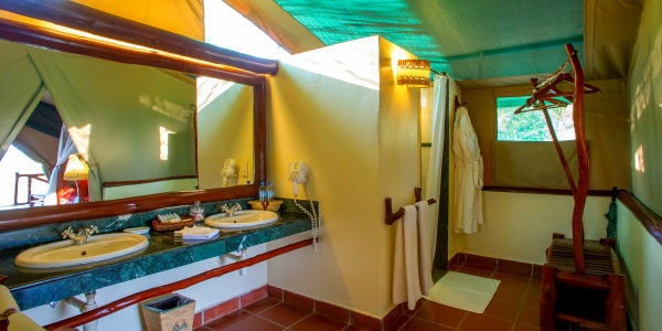 Mbuzi Mawe Tented Camp  inrichting badkamer, Serengeti Nationaal Park in Tanzania