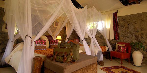 Interieur inrichting van de cottage in Mbweha Camp Interieur inrichting van de cottage in Mbweha Camp
