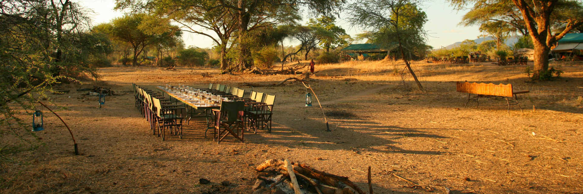 Mdonya River Camp kleinschalig safarikamp in het westelijk deel van het Ruaha Nationaal Park. Mdonya River Camp kleinschalig safarikamp in het westelijk deel van het Ruaha Nationaal Park.