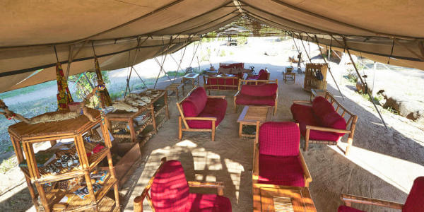 Mdonya River Camp interieur lounge, Ruaha Nationaal Park in Tanzania Mdonya River Camp interieur lounge, Ruaha Nationaal Park in Tanzania
