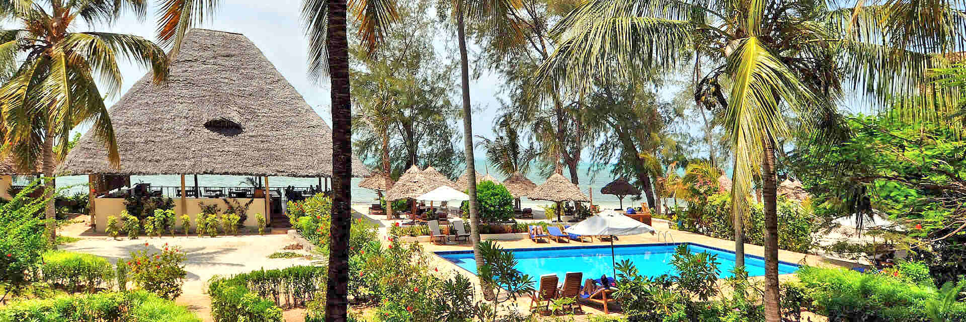 Michamvi Sunset Bay een kleinschalig beach resort gelegen aan de Chwaka baai aan de zuid oostkust van Zanzibar. Michamvi Sunset Bay een kleinschalig beach resort gelegen aan de Chwaka baai aan de zuid oostkust van Zanzibar.