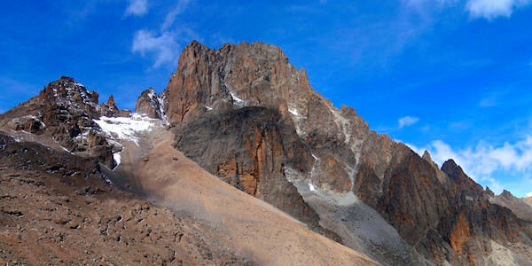 Batian is de hoogste piek van de Mount Kenya en alleen te bereiken door alpinisten met klimervarin
