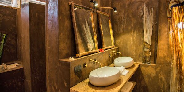 Mwezi Boutique Resort accommodatie moon house badkamer, Zanzibar in Tanzania Mwezi Boutique Resort accommodatie moon house badkamer, Zanzibar in Tanzania