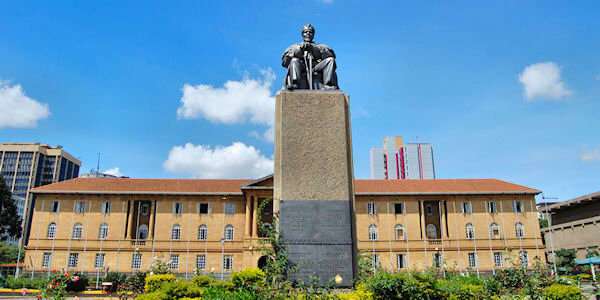 Jomo Kenyatta was de eerste president van Kenia na de onafhankelijkheid. Jomo Kenyatta was de eerste president van Kenia na de onafhankelijkheid.