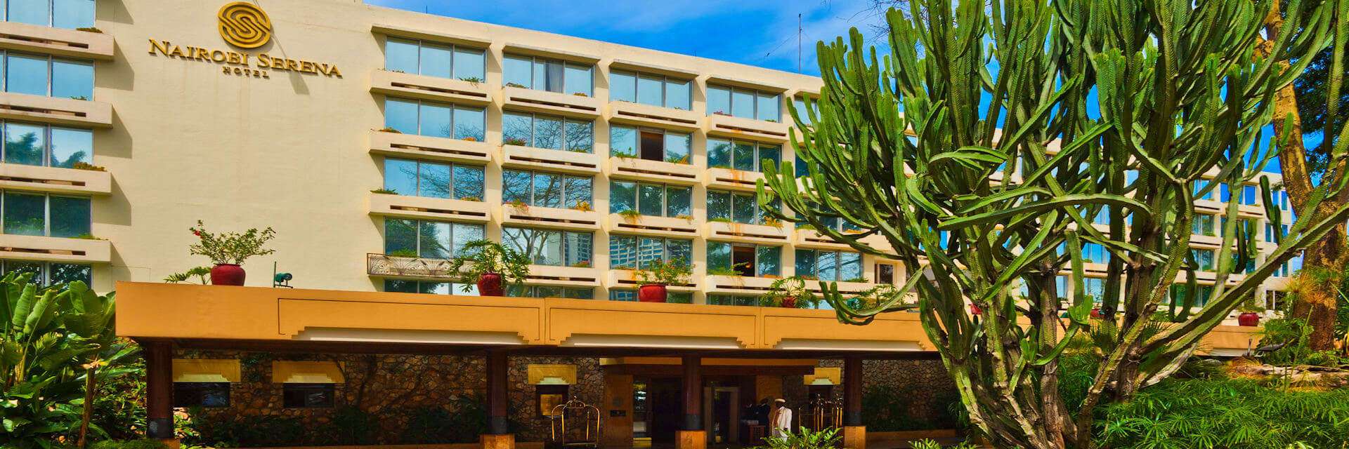 Nairobi Serena Hotel is een elegant vijf sterren hotel nabij het stadscentrum van Nairobi. Nairobi Serena Hotel is een elegant vijf sterren hotel nabij het stadscentrum van Nairobi.