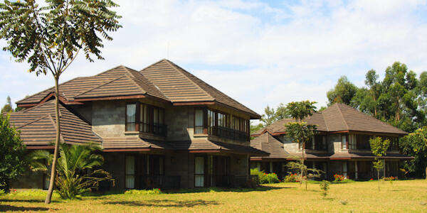 Accommodaties in de Lake Naivasha Simba Lodge bestaan uit kamers op de begane grond en de eerste verdieping. Accommodaties in de Lake Naivasha Simba Lodge bestaan uit kamers op de begane grond en de eerste verdieping.