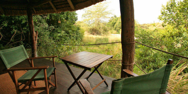 Ndarakwai Camp accommodatie veranda safaritent, Kilimanjaro Nationaal Park in Tanzania Ndarakwai Camp accommodatie veranda safaritent, Kilimanjaro Nationaal Park in Tanzania