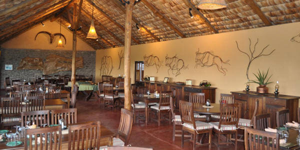 Ndutu Safari Lodge restaurant, Serengeti Nationaal Park in Tanzania Ndutu Safari Lodge restaurant, Serengeti Nationaal Park in Tanzania
