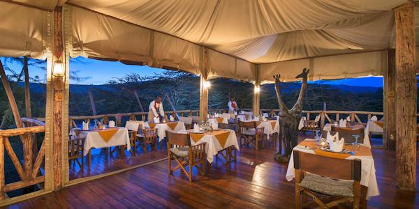 Mara Rianta Luxury Camp accommodatie interieur acacia restaurant, Masai Mara in Kenia Mara Rianta Luxury Camp accommodatie interieur acacia restaurant, Masai Mara in Kenia