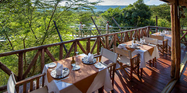 Mara Rianta Luxury Camp veranda ontbijt, Masai Mara in Kenia Mara Rianta Luxury Camp veranda ontbijt, Masai Mara in Kenia
