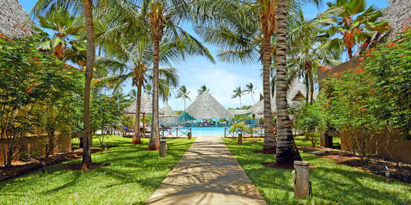Neptune Pwani Beach Resort & Spa entree zwembad strand, Zanzibar in Tanzania Neptune Pwani Beach Resort & Spa entree zwembad strand, Zanzibar in Tanzania