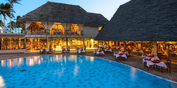 Neptune Pwani Beach Resort & Spa buffetrestaurant en lounge, Zanzibar in Tanzania Neptune Pwani Beach Resort & Spa buffetrestaurant en lounge, Zanzibar in Tanzania