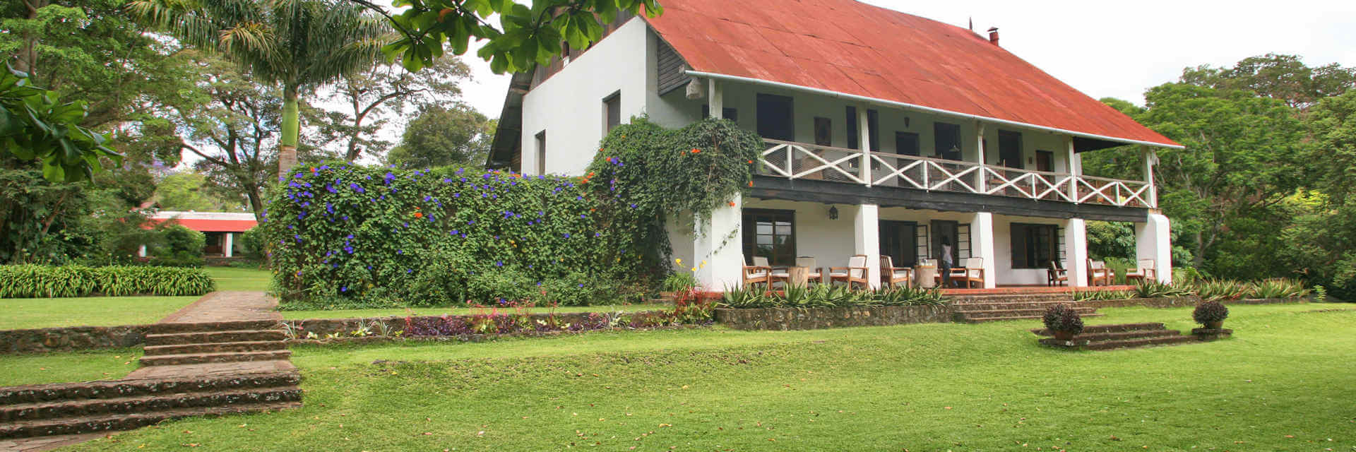 Ngare Sero Mountain Lodge aan de voet van Mount Meru nabij Arusha stad in Tanzania. Ngare Sero Mountain Lodge aan de voet van Mount Meru nabij Arusha stad in Tanzania.