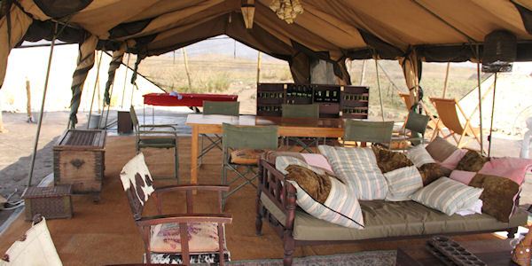 Ngare Sero Natron Camp inrichting lounge, Lake Natron in Tanzania Ngare Sero Natron Camp inrichting lounge, Lake Natron in Tanzania