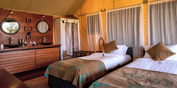 Nyikani Camp Central familiekamer extra bedden, Serengeti Nationaal Park in Tanzania Nyikani Camp Central familiekamer extra bedden, Serengeti Nationaal Park in Tanzania