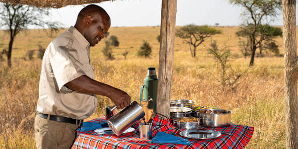 Nyikani Camp Central bush breakfast, Serengeti Nationaal Park in Tanzania Nyikani Camp Central bush breakfast, Serengeti Nationaal Park in Tanzania