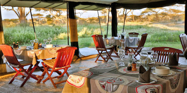 Nyikani Migration Camp accommodatie restaurant, Serengeti Nationaal Park in Tanzania Nyikani Migration Camp accommodatie restaurant, Serengeti Nationaal Park in Tanzania