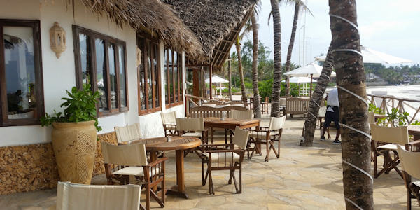 Ocean Sports Resort verandadek restaurant, Watamu Beach in Kenia Ocean Sports Resort verandadek restaurant, Watamu Beach in Kenia