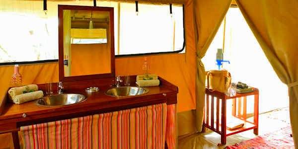 Ol Pejeta Bush Camp accommodatie inrichting badkamer, Laikipia in Kenia Ol Pejeta Bush Camp accommodatie inrichting badkamer, Laikipia in Kenia