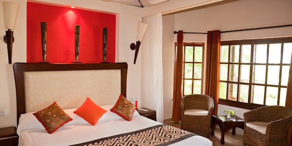 De accommodatie heeft comfortabele bedden, een panoramisch uitzicht op Mount Kilimanjaro vanaf de privé veranda. De accommodatie heeft comfortabele bedden, een panoramisch uitzicht op Mount Kilimanjaro vanaf de privé veranda, accommodatie Amboseli Nationaal Park in Kenia