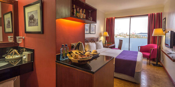 Ole Sereni interieur superieure kamer, Nairobi in Kenia Ole Sereni interieur superieure kamer, Nairobi in Kenia