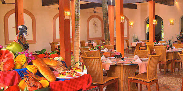 Pinewood Beach Resort & Spa restaurant ontbijt, Galu Beach in Kenia Pinewood Beach Resort & Spa restaurant ontbijt, Galu Beach in Kenia