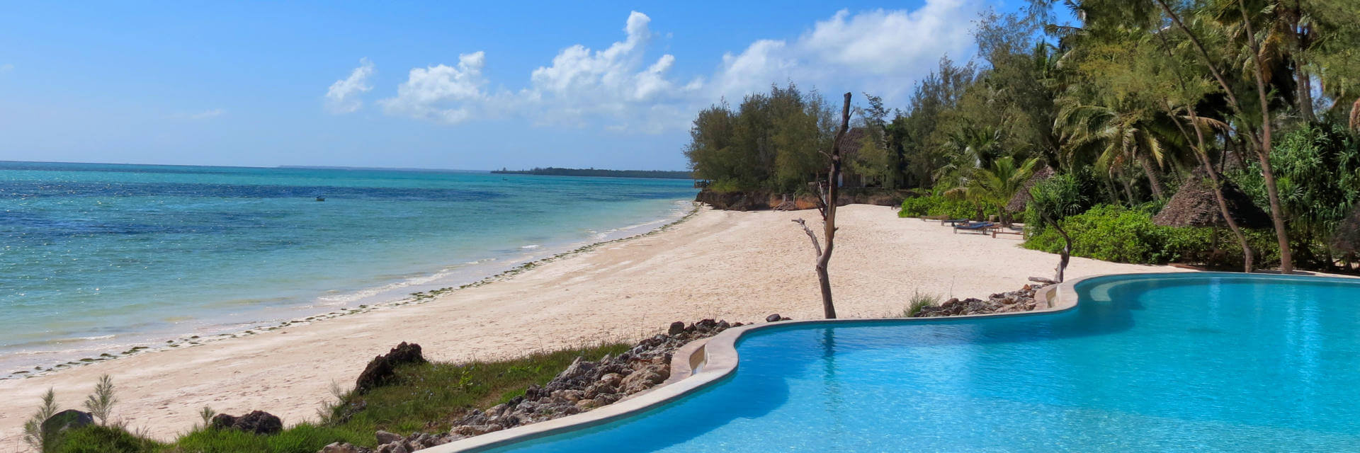 Pongwe Beach Hotel kleinschalig beachresort aan het Kiwengwa strand aan de oostkust van Zanzibar. Pongwe Beach Hotel kleinschalig beachresort aan het Kiwengwa strand aan de oostkust van Zanzibar.