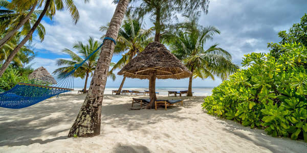 Pongwe Beach Hotel schaduwrijke ligbedden, Zanzibar in Tanzania Pongwe Beach Hotel schaduwrijke ligbedden, Zanzibar in Tanzania