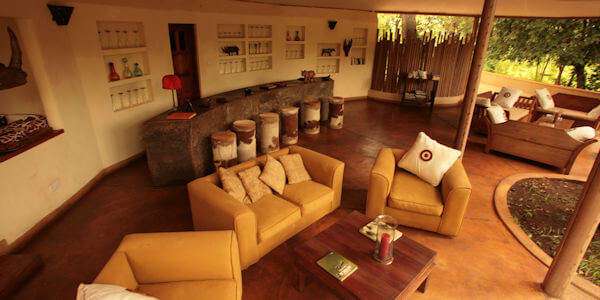 Rhino River Camp lounge, Meru Nationaal Park in Kenia