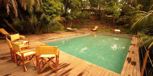 Rhino River Camp accommodatie zwembad, Meru Nationaal Park in Kenia