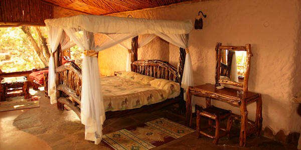 Rhino Valley Lodge accommodatie rock room inrichting, Tsavo West Nationaal Park in Kenia Rhino Valley Lodge accommodatie rock room inrichting, Tsavo West Nationaal Park in Kenia