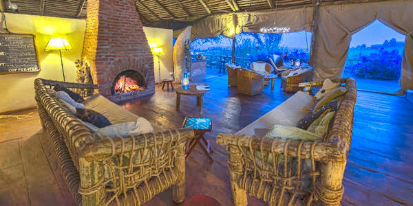 Rhotia Valley Tented Lodge accommodatie lounge, Ngorongoro Krater in Tanzania Rhotia Valley Tented Lodge accommodatie lounge, Ngorongoro Krater in Tanzania
