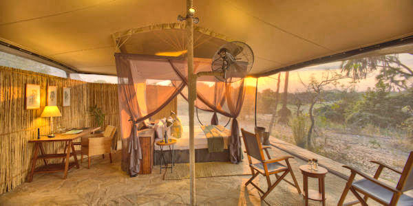 Roho ya Selous accommodatie safaritent interieur, Nyerere Nationaal Park in Tanzania Roho ya Selous accommodatie safaritent interieur, Nyerere Nationaal Park in Tanzania