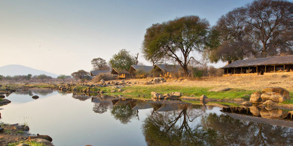 Ruaha River Lodge riverside restaurant, Ruaha Nationaal Park in Tanzania Ruaha River Lodge riverside restaurant, Ruaha Nationaal Park in Tanzania