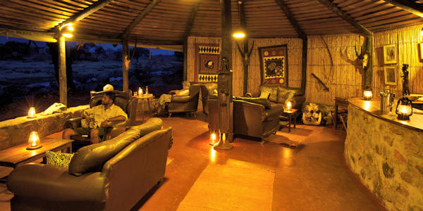 Ruaha River Lodge lounge hilltop, Ruaha Nationaal Park in Tanzania Ruaha River Lodge lounge hilltop, Ruaha Nationaal Park in Tanzania
