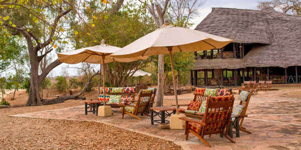 Rufiji River Camp lounge en restaurant, Nyerere Nationaal Park in Tanzania Rufiji River Camp lounge en restaurant, Nyerere Nationaal Park in Tanzania