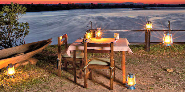 Rufiji River Camp accommodatie privé diner, Nyerere Nationaal Park in Tanzania Rufiji River Camp accommodatie privé diner, Nyerere Nationaal Park in Tanzania