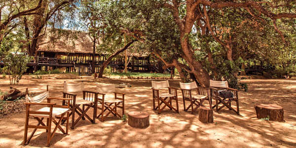 Samburu Intrepids Camp kampvuur en rookzone, Samburu Nationaal Reservaat in Kenia