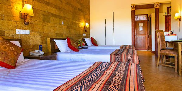 Samburu Simba Lodge kamerinrichting van drie persoonskamer in de simba samburu lodge Samburu Nationaal Reservaat in Kenia