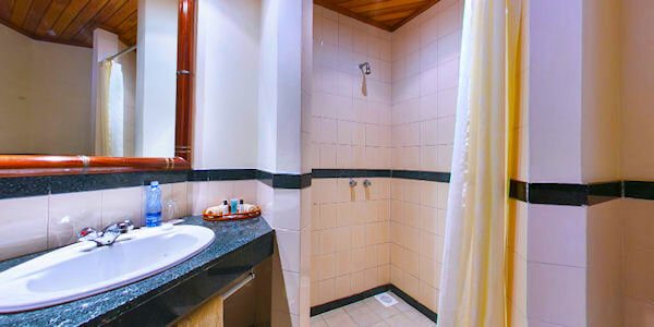Badkamer inrichting van de accommodaties in de Simba Samburu Lodge, accommodatie Samburu Nationaal Reservaat in Kenia