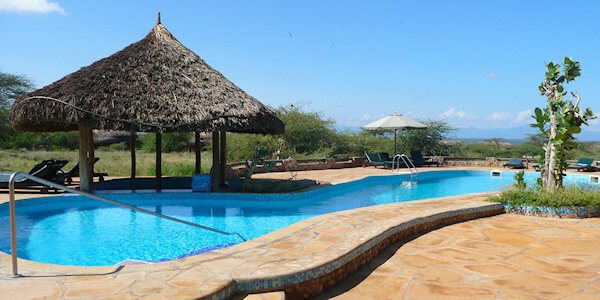 Samburu Sopa Lodge accommodatie zwembad met handdoekservice, Samburu Nationaal Reservaat in Kenia