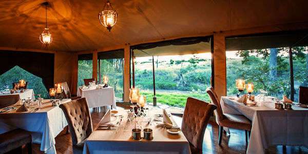 De gescheiden kampen hebben ieder een eigen restaurant waar overheerlijke maaltijden worden verzorgd De gescheiden kampen hebben ieder een eigen restaurant waar overheerlijke maaltijden worden verzorgd, accommodatie Masai Mara in Kenia