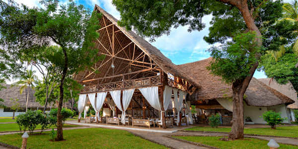 Sandies Tropical Village  accommodatie lounge en restaurant, Malindi in Kenia