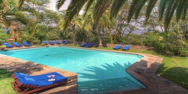 Sarova Lion Hill zwembad met zonneterras en gasten kunnen gebruik maken van de Tulia Spa. Sarova Lion Hill zwembad met zonneterras en gasten kunnen gebruik maken van de Tulia Spa.