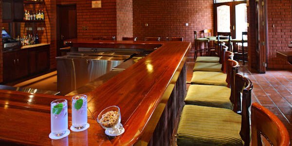 Sarova Panafric Hotel accommodatie flametree bar, Nairobi in Kenia Sarova Panafric Hotel accommodatie flametree bar, Nairobi in Kenia