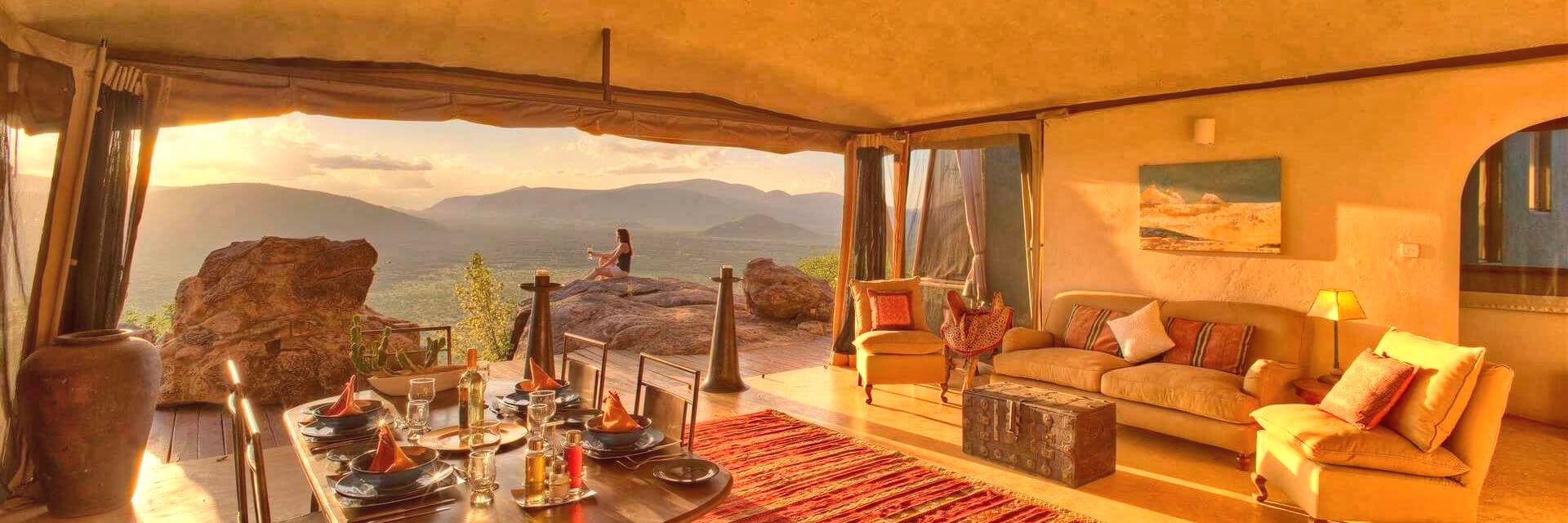 Vlieg met een fly-in safari naar de Samburu Saruni Lodge geheel in harmonieuze stijl ontworpen Vlieg met een fly-in safari naar de Samburu Saruni Lodge geheel in harmonieuze stijl ontworpen