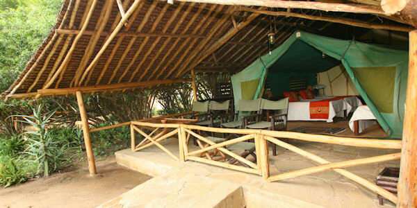 Satao Safari Camp accommodatie standaard safari tent inrichting, Tsavo Oost Nationaal Park in Kenia Satao Safari Camp accommodatie standaard safari tent inrichting, Tsavo Oost Nationaal Park in Kenia