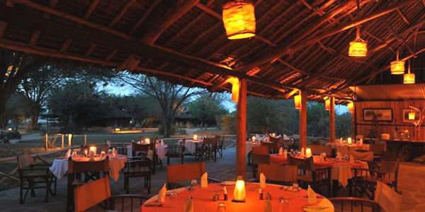 Satao Safari Camp accommodatie restaurant, Tsavo Oost Nationaal Park in Kenia Satao Safari Camp accommodatie restaurant, Tsavo Oost Nationaal Park in Kenia